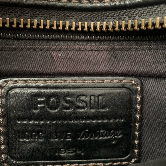 Fossil Genuine Leather Crossbody purse - Picture 6 of 6
